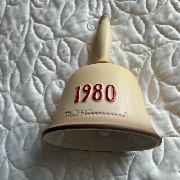 Goebel Hummel Third Edition Annual Bell #702, - Picture 2 of 6